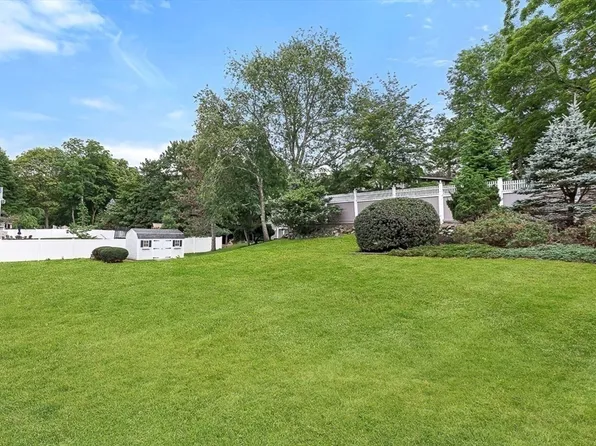 7 Hutchinson Rd, Winchester, MA 01890