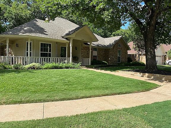 2nd image of 1519 Kingwood Dr