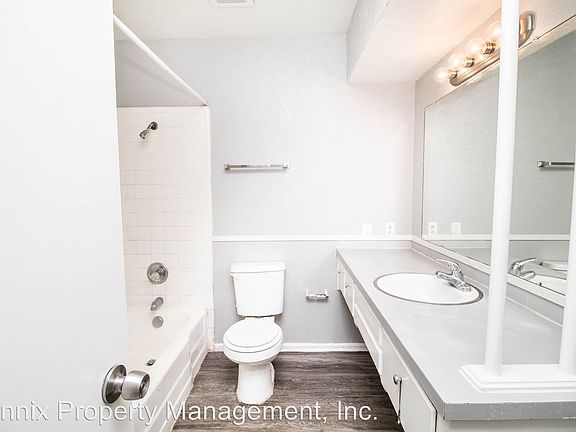 4th image of 2105 49th St Unit B