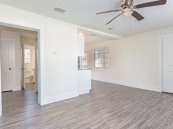 3rd image of 640 N Orange Ave
