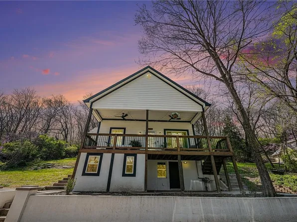 618 Caldwell St, Excelsior Springs, MO 64024