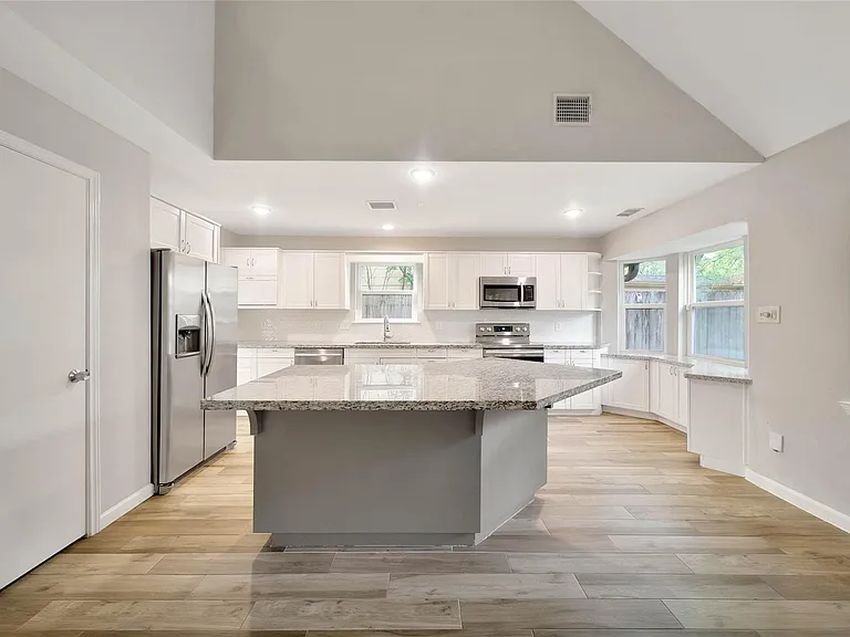 14719 Cedar Point Dr — Photo 10
