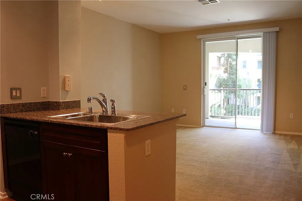 1 bed, 1.0 bath, 602 sqft, $2,550 — Photo 2