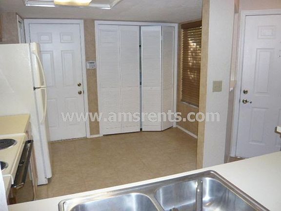 3rd image of 1496 Creekside Cir