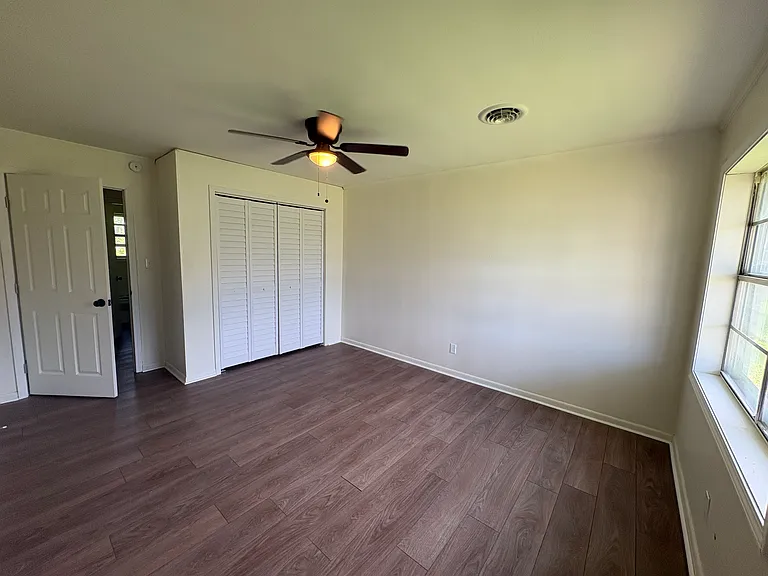 216 E Clayton St — Photo 19