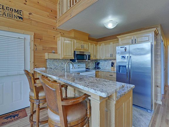 4th image of 145 Lookout Dr