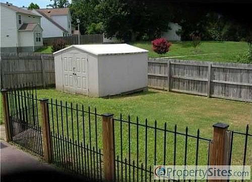 4th image of 302 Brittania Dr