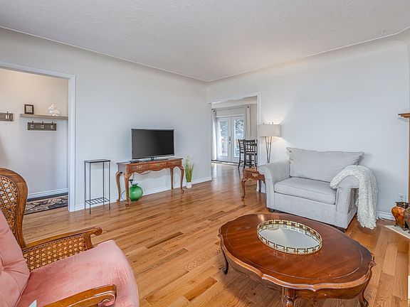 5th image of 10939 146th St NW