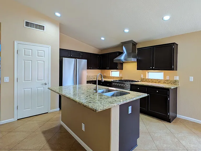 929 N Quail Ln — Photo 9
