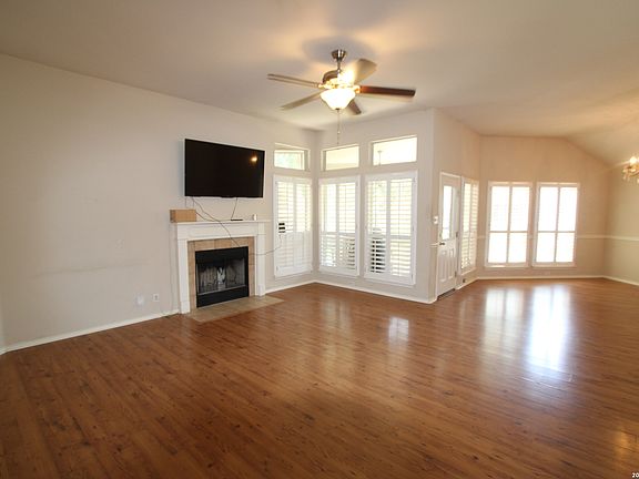 4th image of 220 Cordero