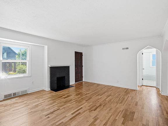3rd image of 2208 W 48th St