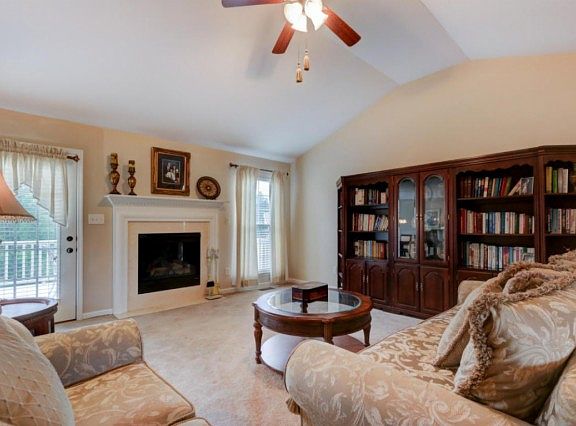 4th image of 1626 Singletree Ln