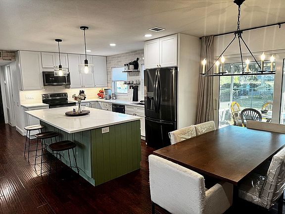 Kitchen/ Dining 