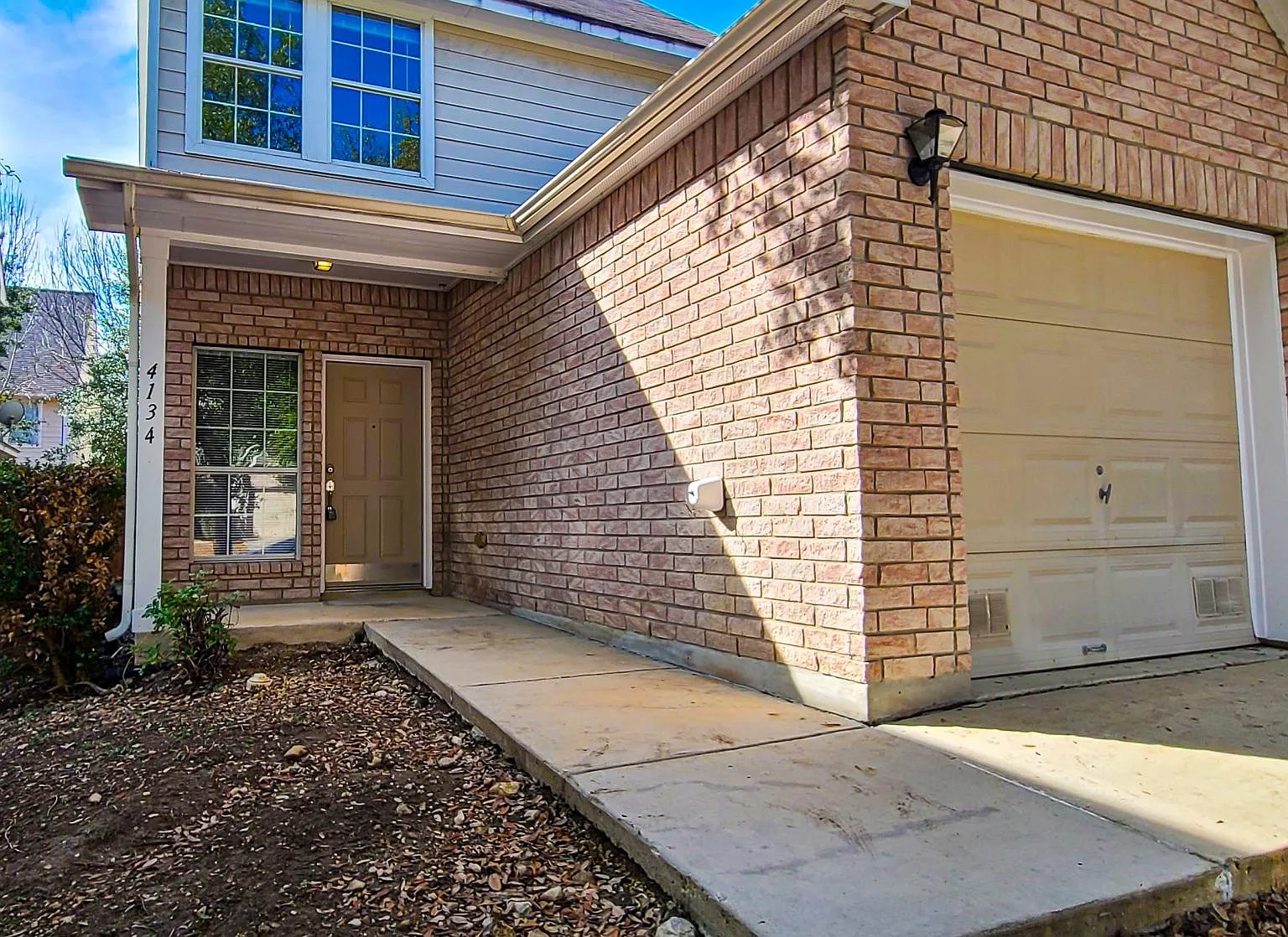 2 bed, 2.5 bath, 1372 sqft, $1,500 — Photo 1