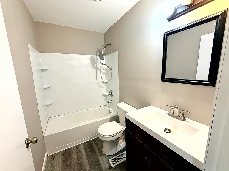 1711 Clarence Dr — Photo 10
