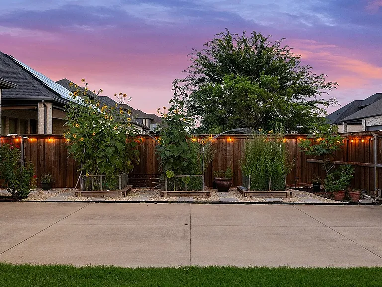 13313 Rembrandt Dr — Photo 34
