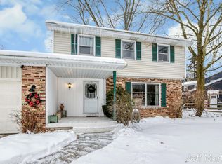 5622 Far Hill Dr SE, Grand Rapids, MI 49546