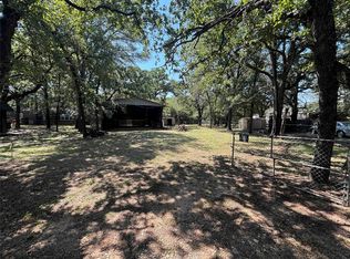 1305 Fox Hollow Ct, Azle, TX 76020