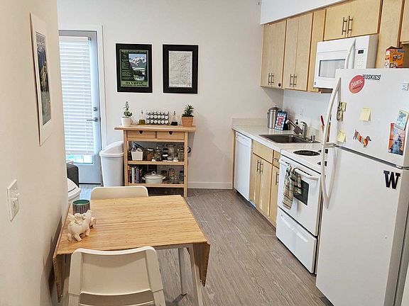 5th image of 4519 18th Ave NE #202