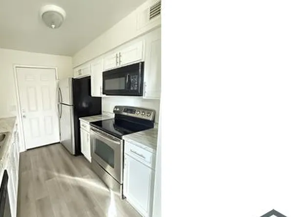 1951 E Don Carlos Ave #102, Tempe, AZ 85281