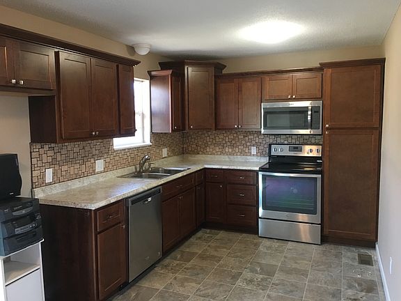 4th image of 301 Bass St