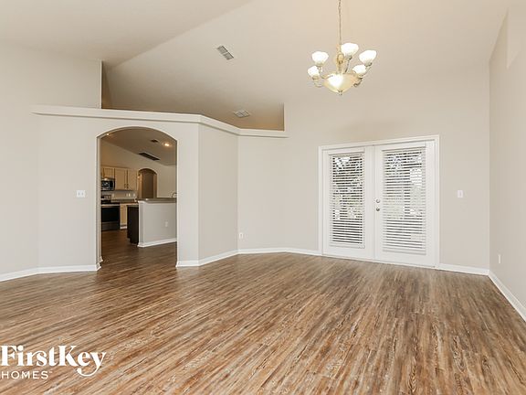 5th image of 9622 Saragossa St