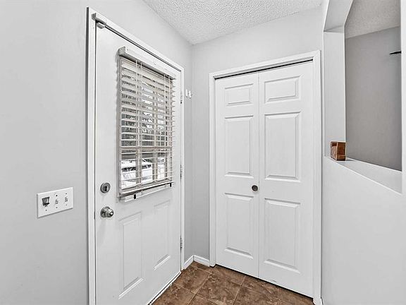 3rd image of 320 E Abinger Cres NE