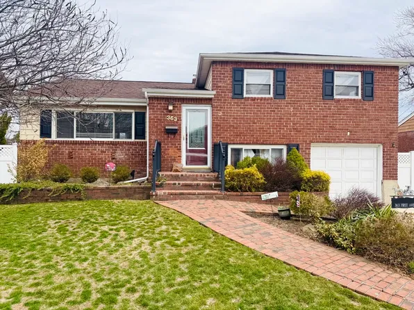 363 1st Ave, Massapequa Park, NY 11762