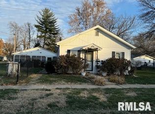 502 E 12th St, Centralia, IL 62801