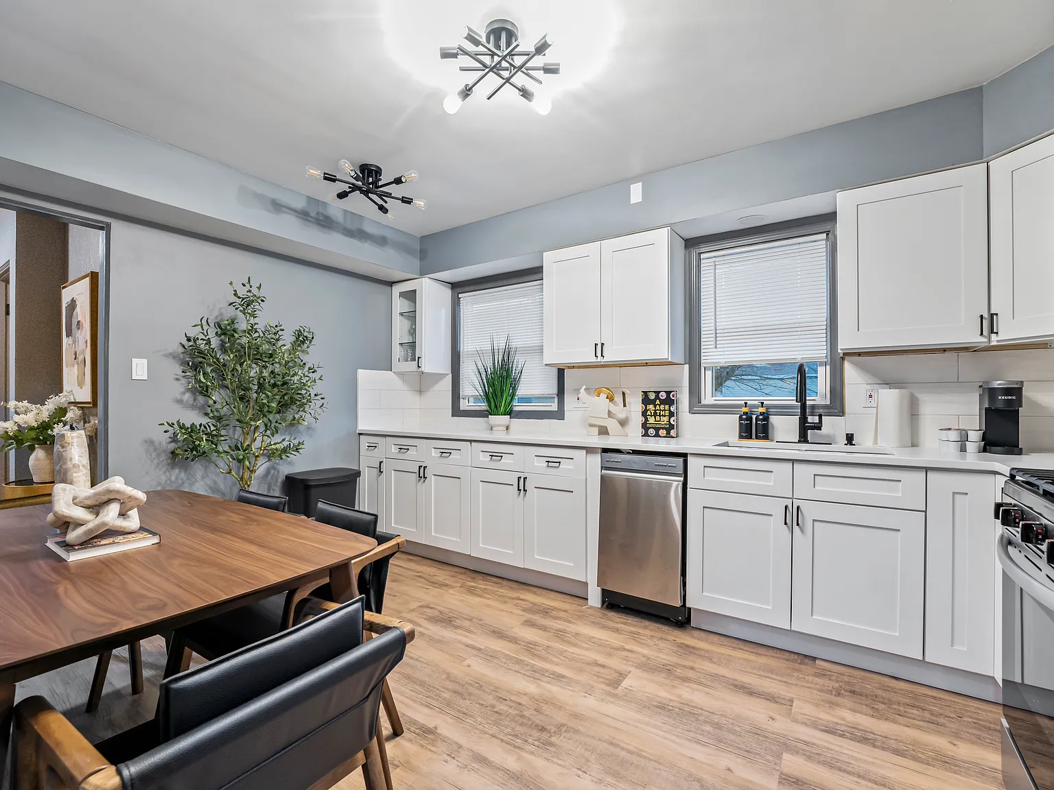 4 bed, 896 sqft, $8,100 — Photo 4