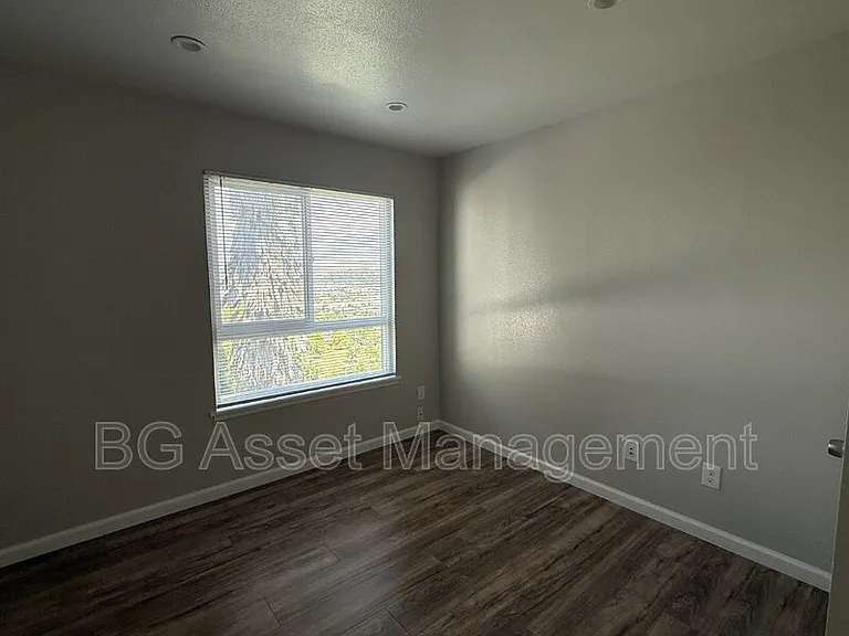 50 Frey Pl #4 — Photo 5
