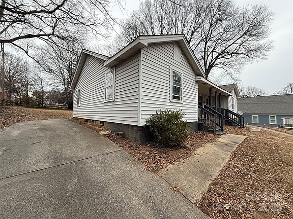 3rd image of 810 E 3rd Ave