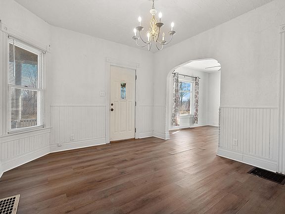 4th image of 172 Riverside Dr