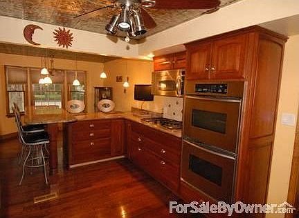 Kitchen
						:
						Stainless steel appliances, double oven, gas cook top, large drawers for storage