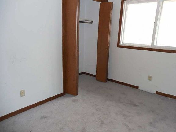 3rd image of 215 Westline Dr
