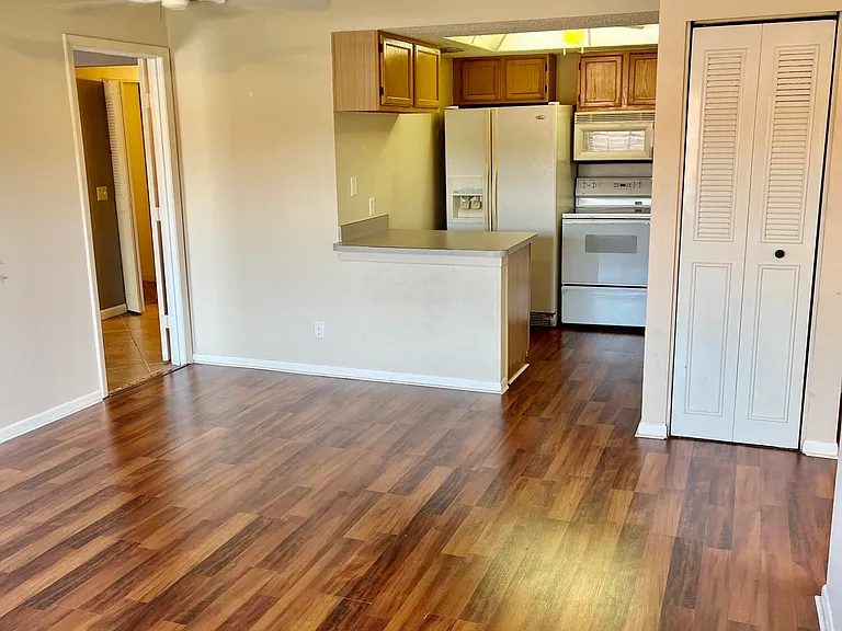 2470 SE Garden Ter #502 — Photo 5