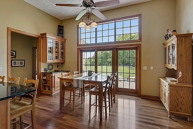 4 bed, 6204 sqft, $5,500 — Photo 3