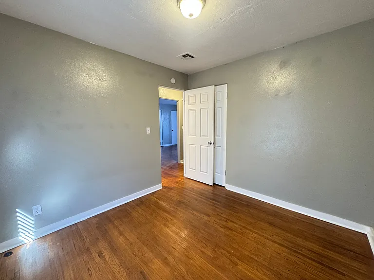 2030 NW 25th St #17 — Photo 17