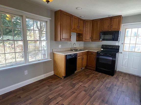 3rd image of 130 Stokes Ave