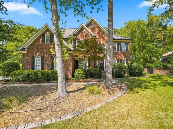 6821 Hollow Oak Dr, Mint Hill, NC 28227
