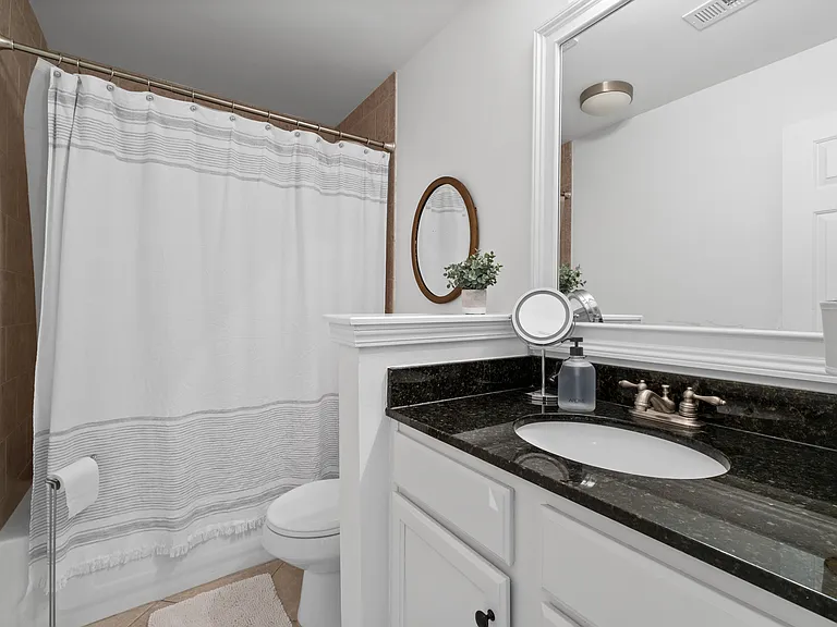 1445 Monroe Dr NE — Photo 10