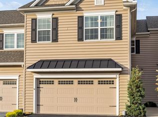 6 New Village Greene Dr, Honey Brook, PA 19344