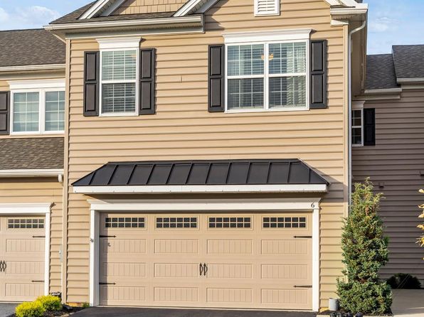 6 New Village Greene Dr