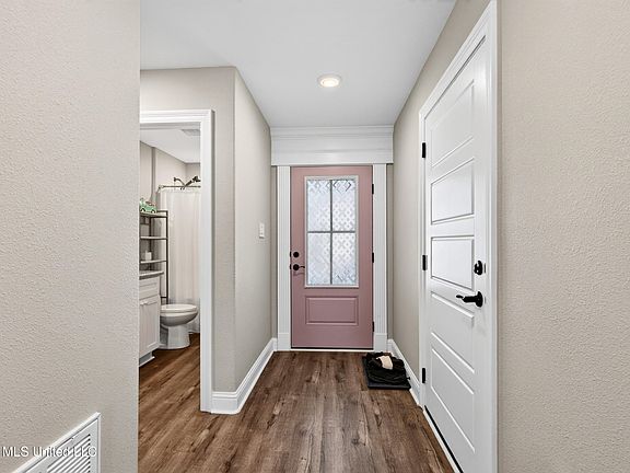 4th image of 130 Pointe Breeze Way