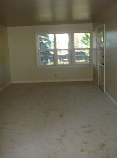 2nd image of 901 N 178th St