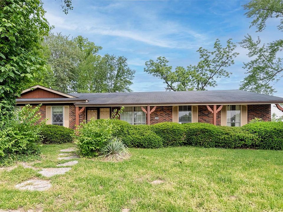 1st image of 110 Seville Ct