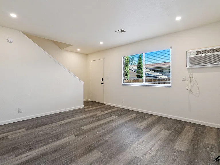 1717 Pine Street — Photo 1