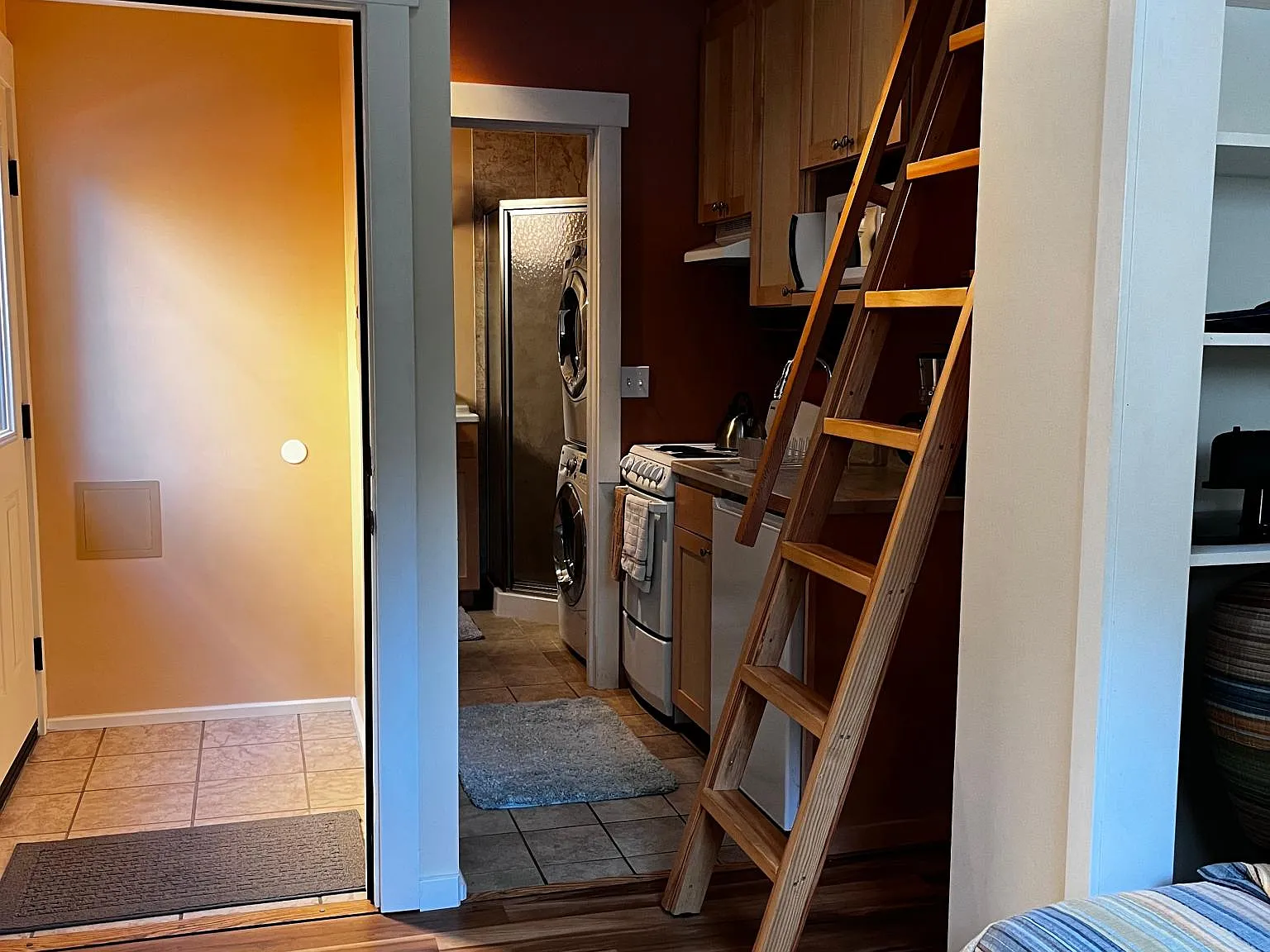 Studio, 300 sqft, $1,280 — Photo 3