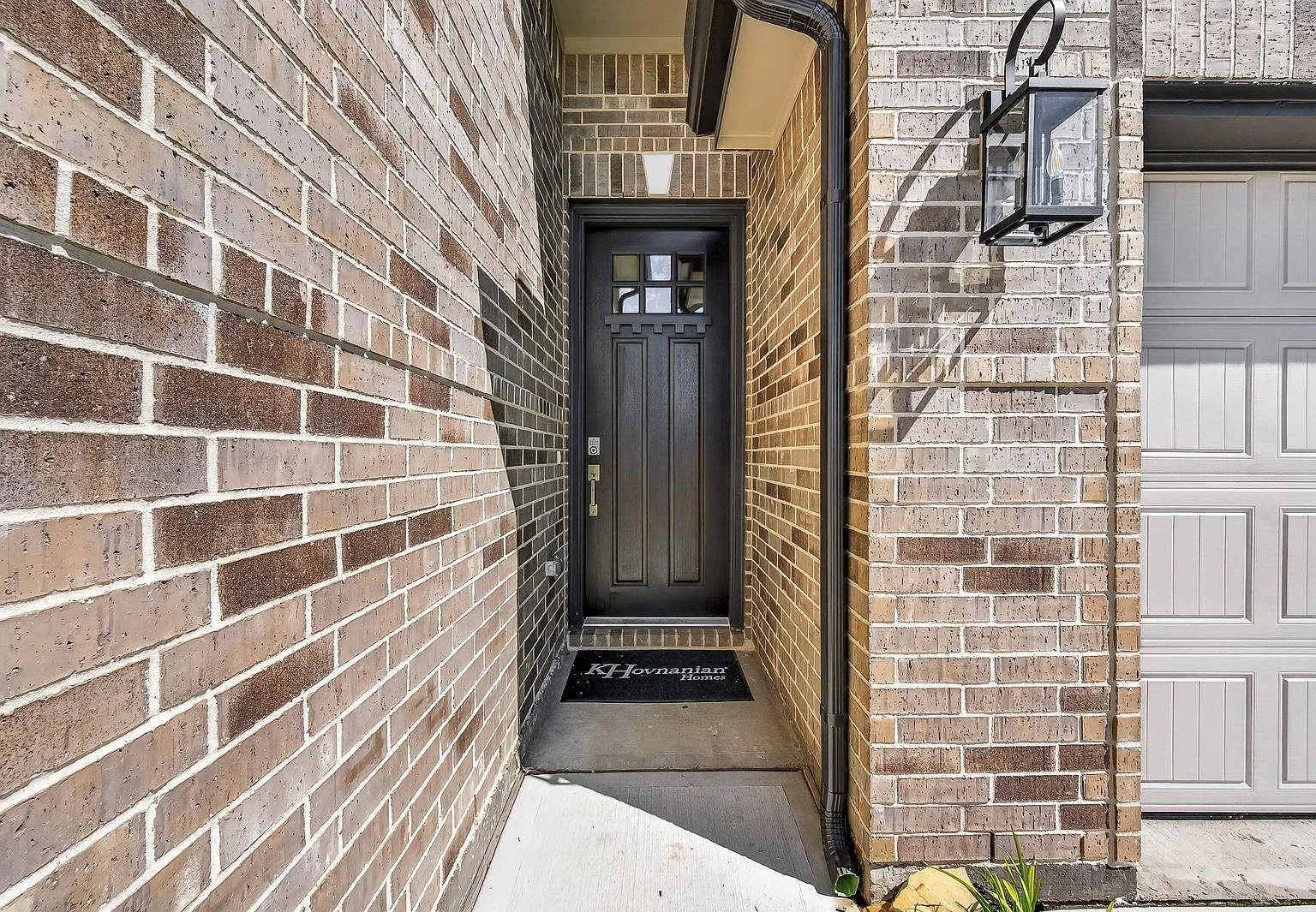 3 bed, 2.0 bath, 2027 sqft, $2,350 — Photo 2