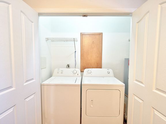 5th image of 303 Shoshone Pl